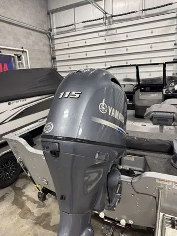 Slide: The Image of Smoker Craft Adventurer 178 DC 2022 - 6