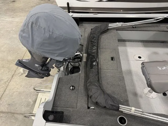 Slide: The Image of Smoker Craft Adventurer 178 DC 2022 - 8