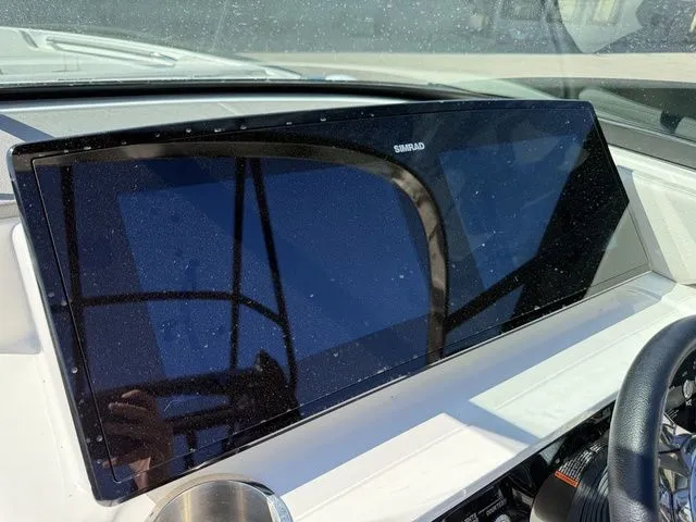 Slide: The Image of Sea Ray SLX 280 2023 - 25