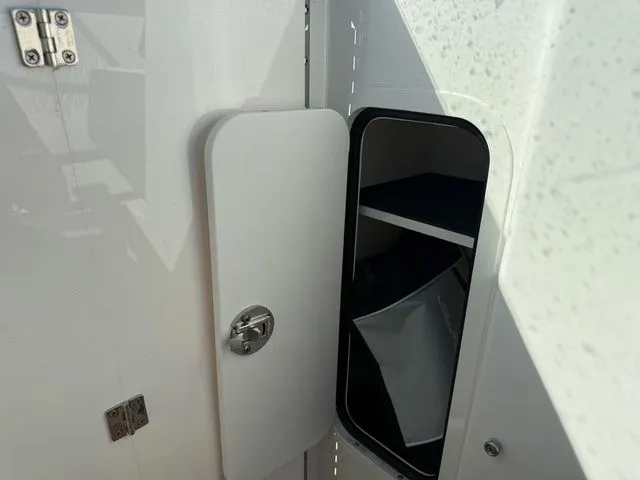 Slide: The Image of Sea Ray SLX 280 2023 - 29