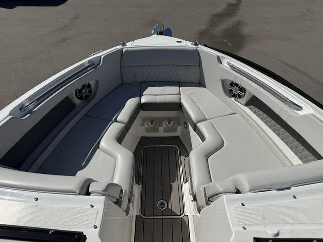 Slide: The Image of Sea Ray SLX 280 2023 - 30