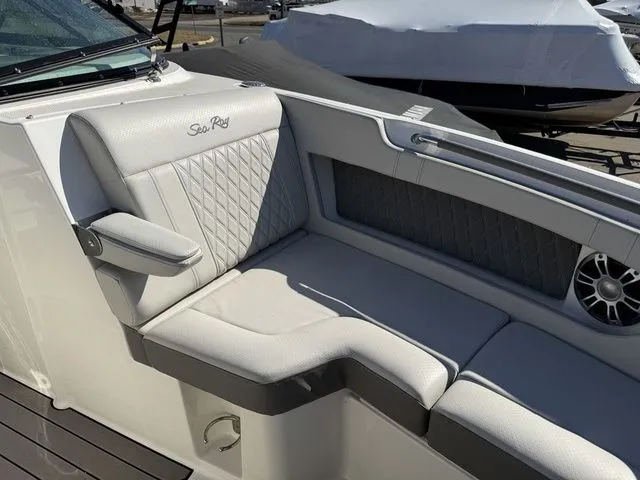 Slide: The Image of Sea Ray SLX 280 2023 - 32