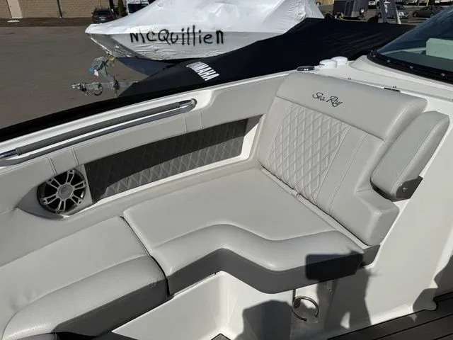 Slide: The Image of Sea Ray SLX 280 2023 - 37