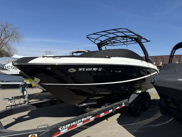 Slide: The Image of Sea Ray SLX 280 2023 - 45