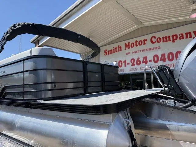 Slide: The Image of Veranda Vista 22XRC 2026 - 11