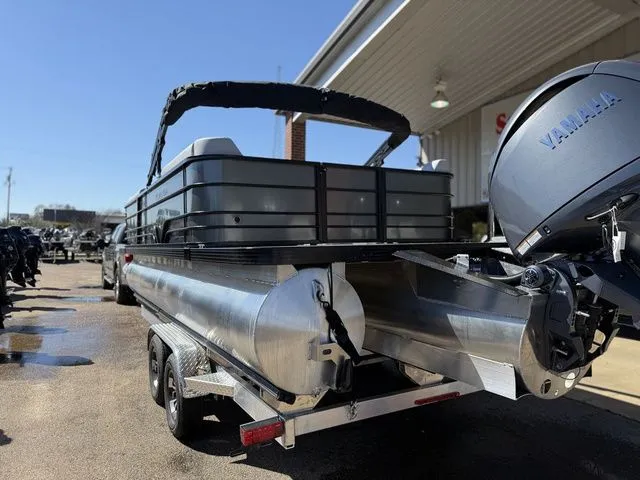 Slide: The Image of Veranda Vista 22XRC 2026 - 12