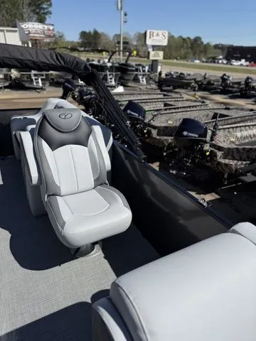 Slide: The Image of Veranda Vista 22XRC 2026 - 15