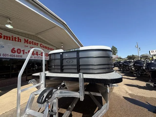 Slide: The Image of Veranda Vista 22XRC 2026 - 3