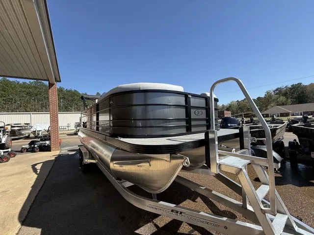 Slide: The Image of Veranda Vista 22XRC 2026 - 4