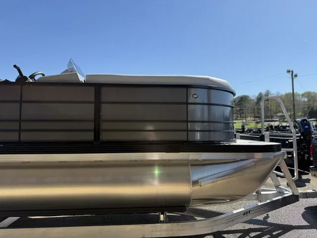 Slide: The Image of Veranda Vista 22XRC 2026 - 7