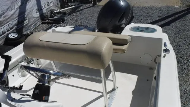 Slide: The Image of NauticStar 19 XS 2018 - 14