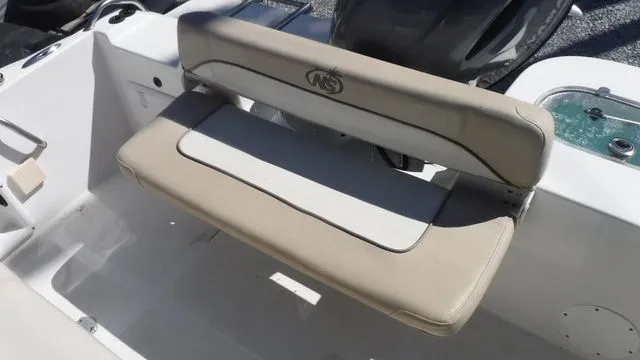 Slide: The Image of NauticStar 19 XS 2018 - 15