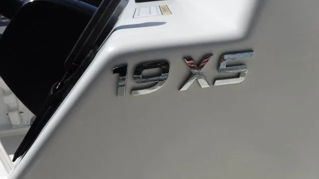 Slide: The Image of NauticStar 19 XS 2018 - 18