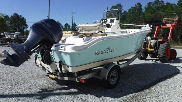 Slide: The Image of NauticStar 19 XS 2018 - 5