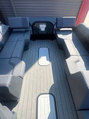 Slide: The Image of Manitou 22' EXPLORE Flebrfstealth 2025 - 10