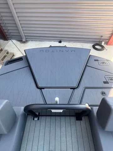 Slide: The Image of Manitou 22' EXPLORE Flebrfstealth 2025 - 11