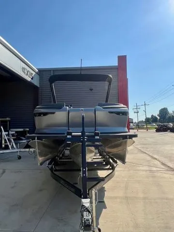 Slide: The Image of Manitou 22' EXPLORE Flebrfstealth 2025 - 3