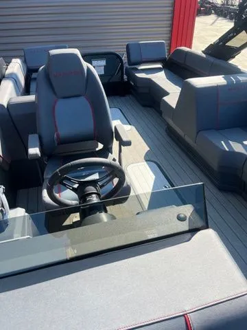 Slide: The Image of Manitou 22' EXPLORE Flebrfstealth 2025 - 6