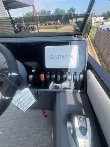 Slide: The Image of Manitou 20CRUISEFLEBRFSTEALTH 2025 - 11