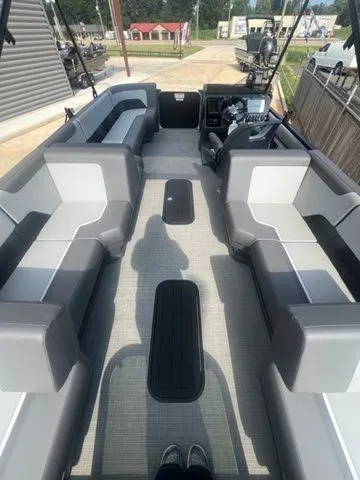 Slide: The Image of Manitou 20CRUISEFLEBRFSTEALTH 2025 - 13