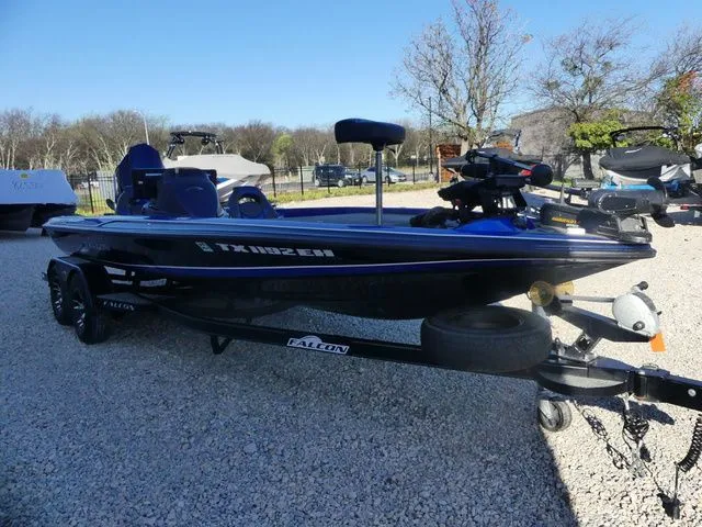 Slide: The Image of Falcon Boats F215 2018 - 7