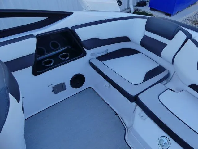 Slide: The Image of Yamaha AR195 2021 - 16