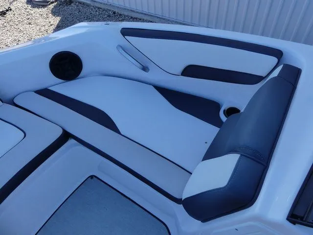 Slide: The Image of Yamaha AR195 2021 - 19