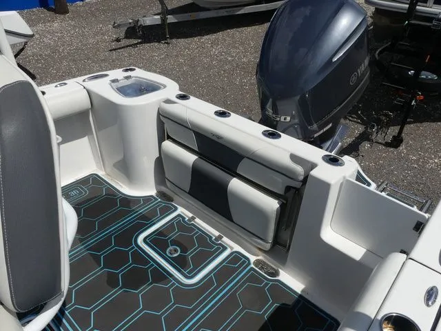 Slide: The Image of Tidewater 232 CC Adventure 2020 - 18