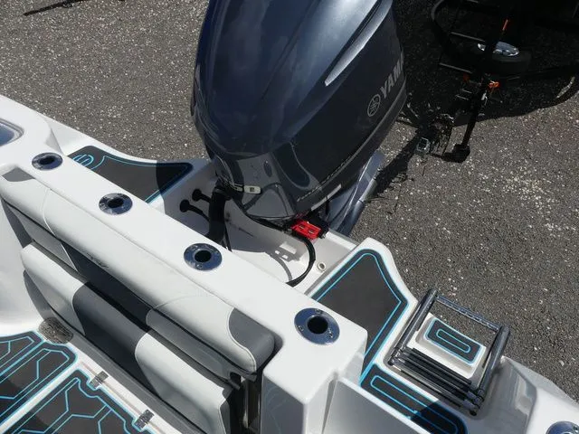 Slide: The Image of Tidewater 232 CC Adventure 2020 - 19