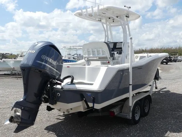 Slide: The Image of Tidewater 232 CC Adventure 2020 - 4