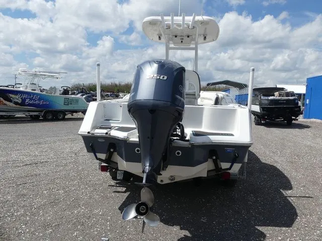 Slide: The Image of Tidewater 232 CC Adventure 2020 - 5