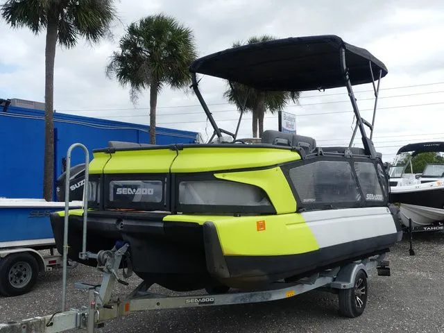 The Image of Sea-Doo Switch® Cruise 18-230 Hp Galvanized 2023 - 1