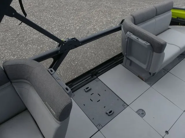 Slide: The Image of Sea-Doo Switch® Cruise 18-230 Hp Galvanized 2023 - 13