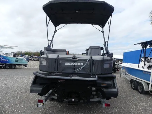 Slide: The Image of Sea-Doo Switch® Cruise 18-230 Hp Galvanized 2023 - 5