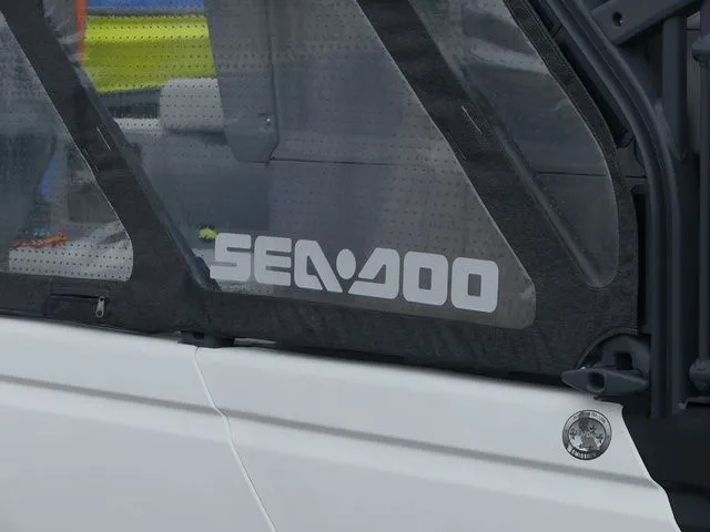 Slide: The Image of Sea-Doo Switch® Cruise 18-230 Hp Galvanized 2023 - 7