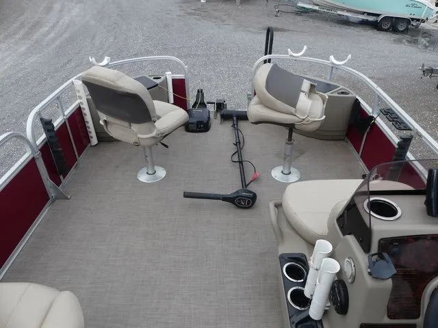 Slide: The Image of Sun Tracker Bass Buggy 18 DLX 2020 - 15