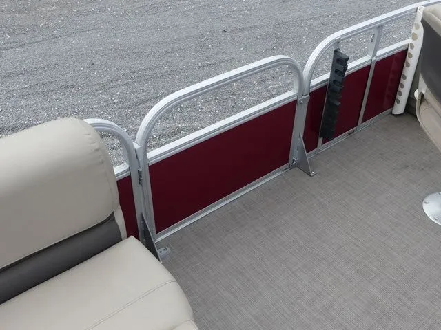 Slide: The Image of Sun Tracker Bass Buggy 18 DLX 2020 - 16