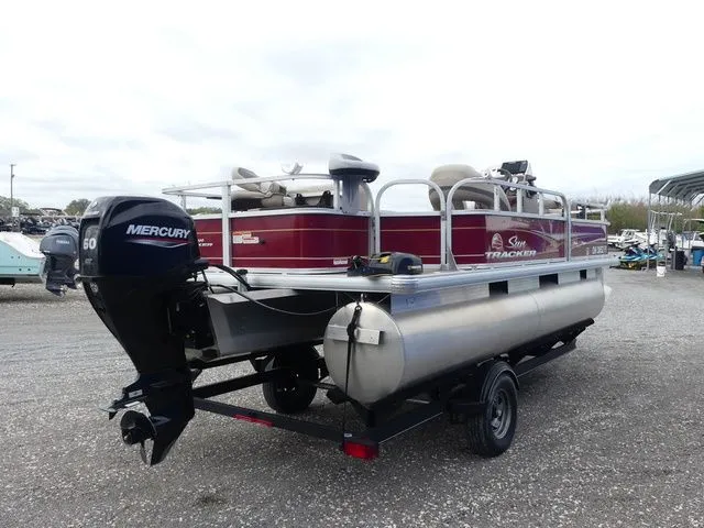 Slide: The Image of Sun Tracker Bass Buggy 18 DLX 2020 - 4