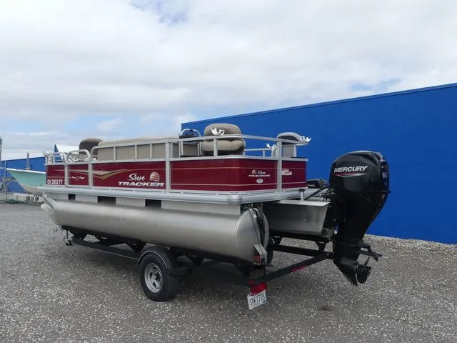 Slide: The Image of Sun Tracker Bass Buggy 18 DLX 2020 - 6