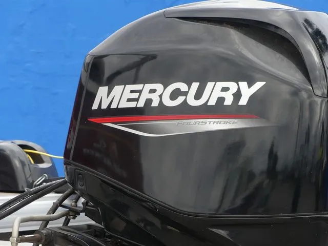 Slide: The Image of Sun Tracker Bass Buggy 18 DLX 2020 - 9