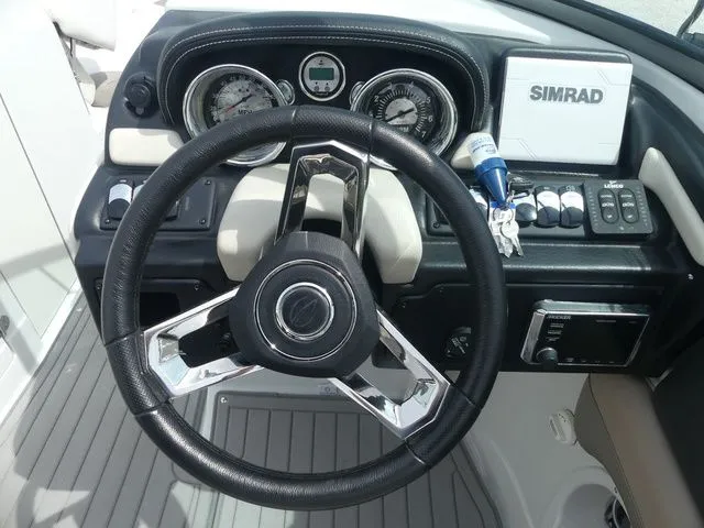 Slide: The Image of Crownline Boats E24 XS 2018 - 10