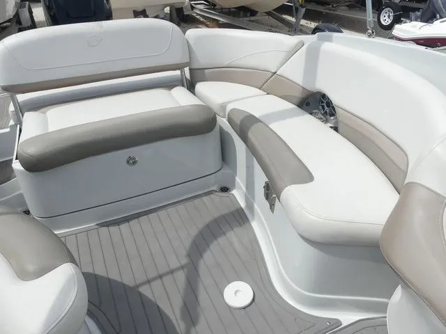 Slide: The Image of Crownline Boats E24 XS 2018 - 12