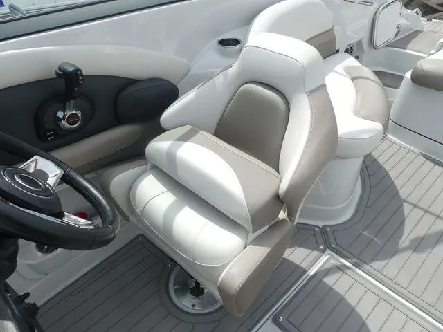 Slide: The Image of Crownline Boats E24 XS 2018 - 13