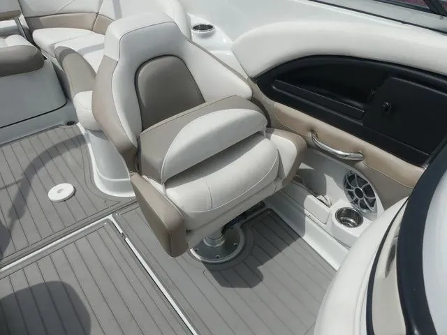 Slide: The Image of Crownline Boats E24 XS 2018 - 14