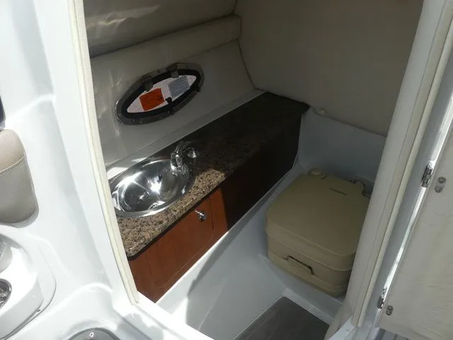 Slide: The Image of Crownline Boats E24 XS 2018 - 15