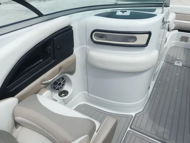 Slide: The Image of Crownline Boats E24 XS 2018 - 17