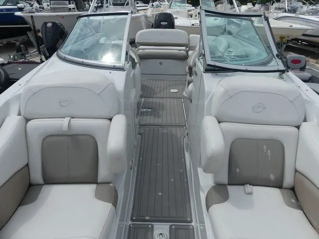 Slide: The Image of Crownline Boats E24 XS 2018 - 22
