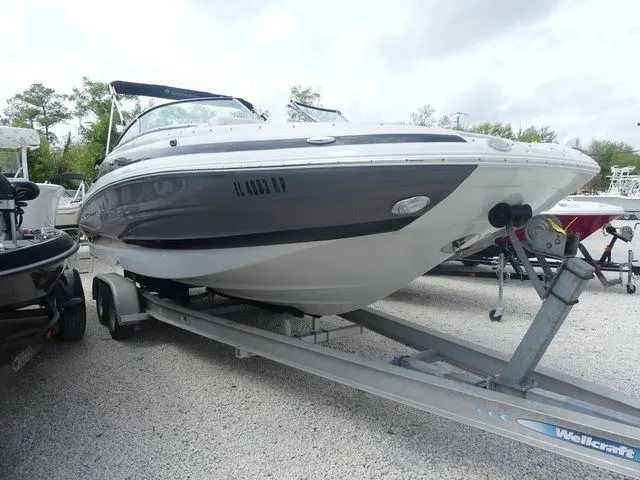 Slide: The Image of Crownline Boats E24 XS 2018 - 3