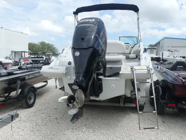 Slide: The Image of Crownline Boats E24 XS 2018 - 5