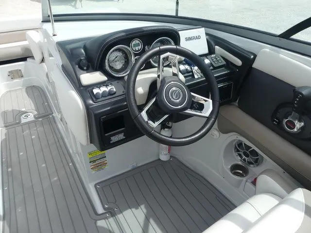 Slide: The Image of Crownline Boats E24 XS 2018 - 8